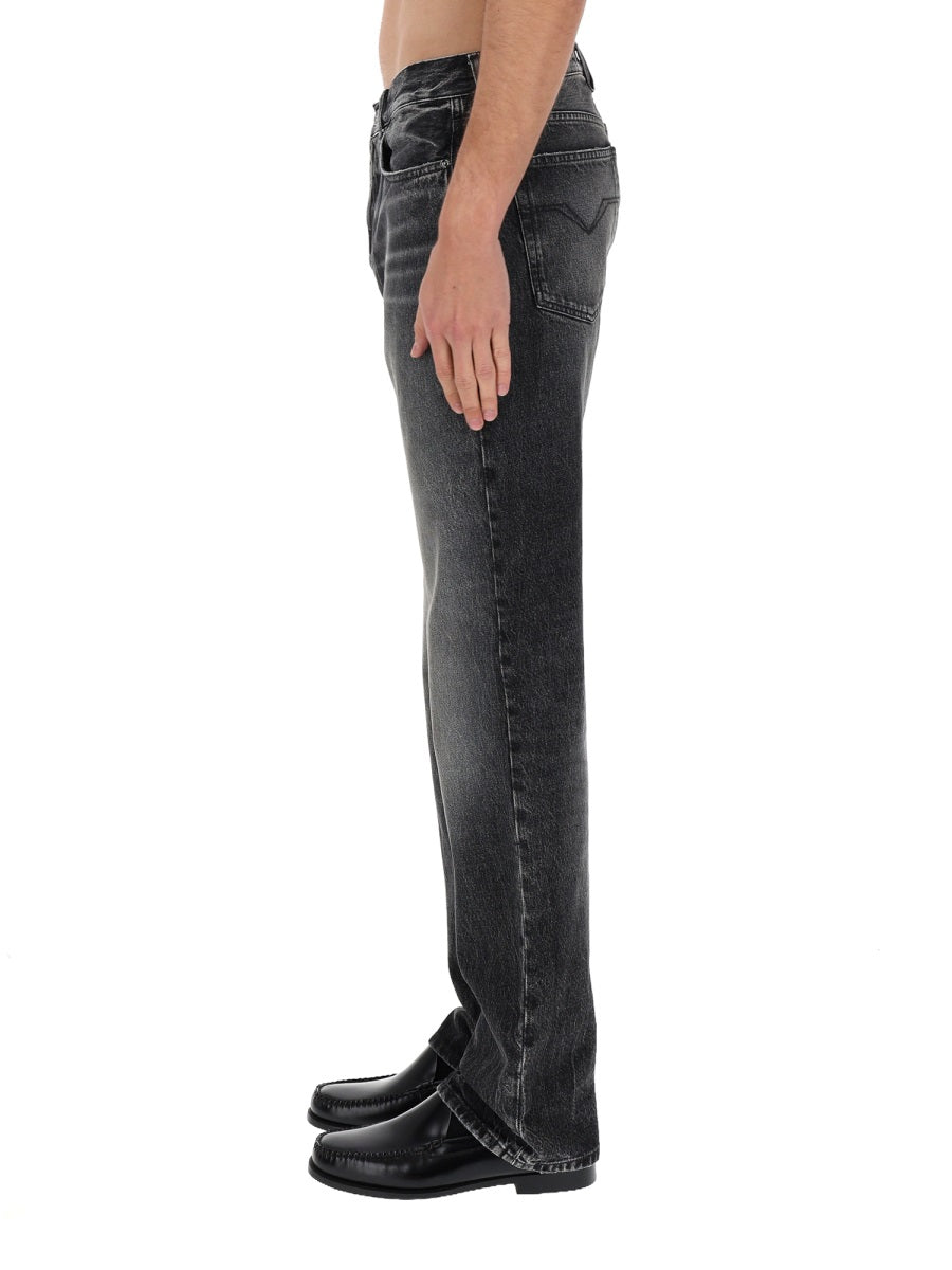 Medusa Detail Faded Black Jeans